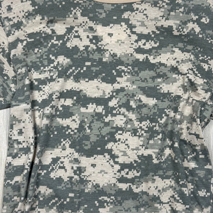 2000s - Rothco - Digital Camo - T-shirt - Medium - The Circle Collective
