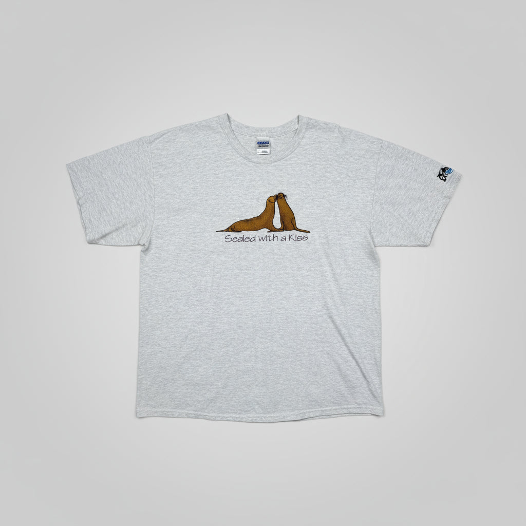 2010s - Marineland "Sealed with a kiss" - Grey - T-shirt - XL - The Circle Collective