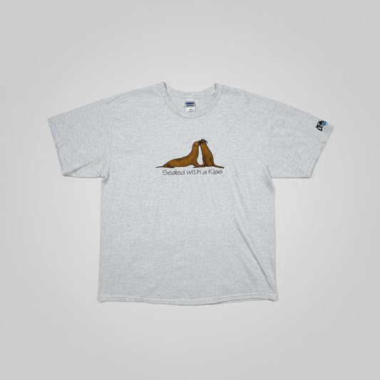 2010s - Marineland "Sealed with a kiss" - Grey - T-shirt - XL - The Circle Collective